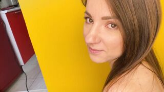 Fan hon vet hur man suger kuken och äter sperma till slut