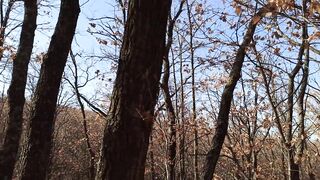 Vacker busty topless kvinna filmad av voyeur på stranden