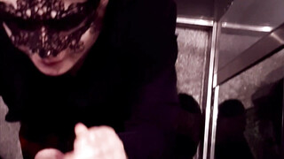 Fellatio och sex i omklädningsrummet på Mall