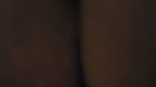 Elegant kvinna har en sexaffär med svart man