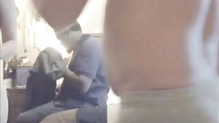 En tjock svart kille bjöd in för gratis sex med frun